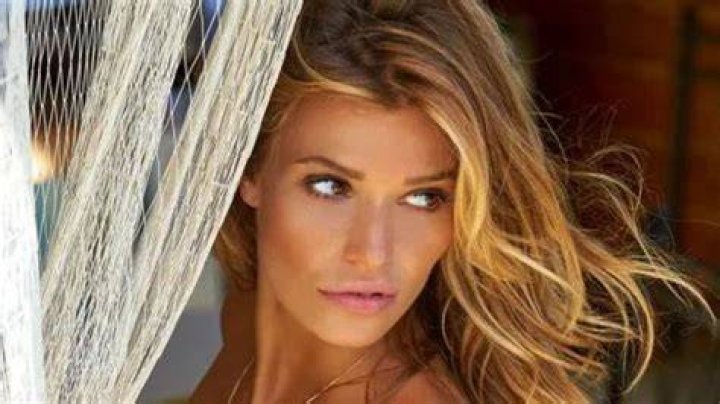 Samantha Hoopes Samantha Hoopes