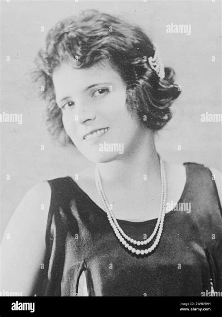 Zena Keefe